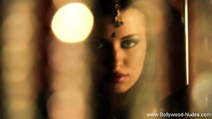 Belly Dancing Brunette babe Rocks