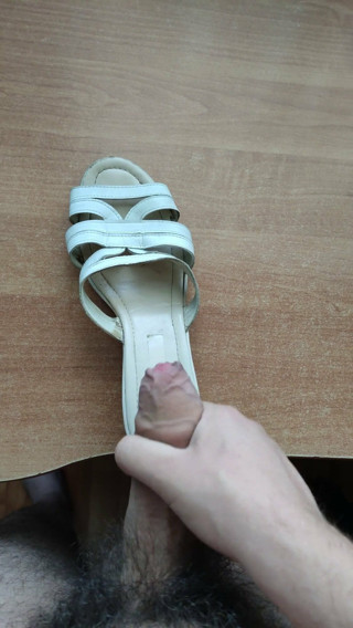 Cum in stepmom's sandals