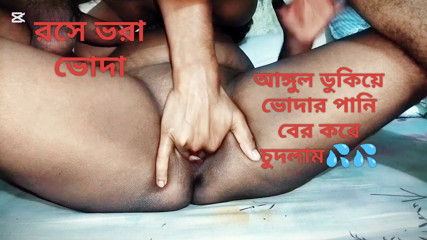 Desi village girlfriend hard fingaring and fucked.