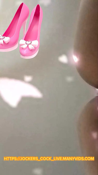 ---BIG ASS BRUNETTE---