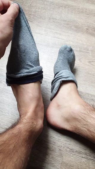 Take off my Socks again and show my Feet