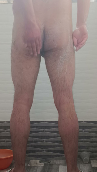 Foam, erection and pleasure in the shower