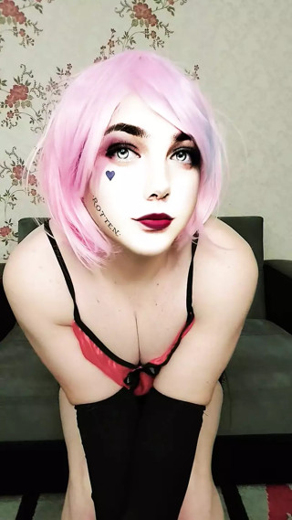 Harley Quinn Vibes: Embracing the Playful Femme Fatale