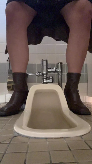 (Sneak pee) Mitsuha who pees like a girl