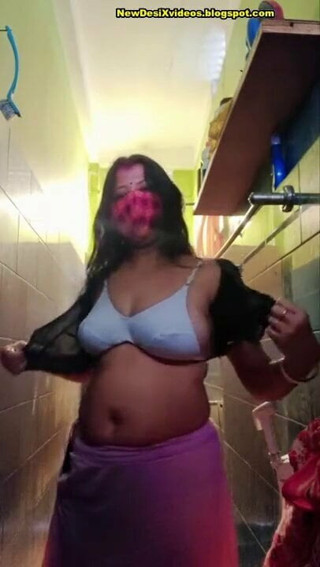 Desi randi wife Arpita nude in bathroom 1