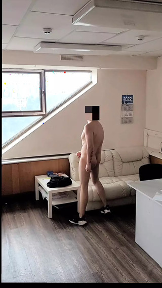 Dude jerking and cumming in the office