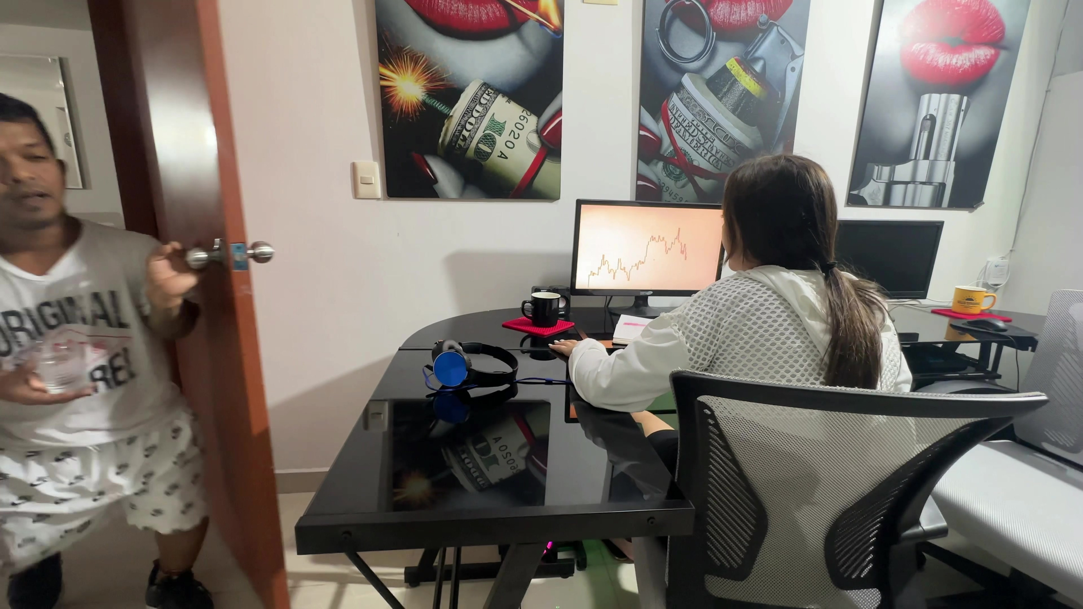 I see my pregnant stepsister stressed about her work and I massage her until she gets horny, I end up putting my hard cock in her.