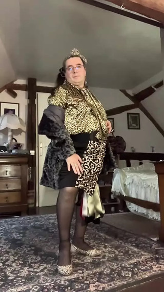 In skirt outfit, blouse and tie, leopard lavaliere with a coat thumbnail