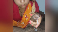 Indian bhabhi sucking in handsjob and cream