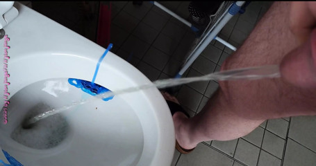 Full bladder in the morning  piss