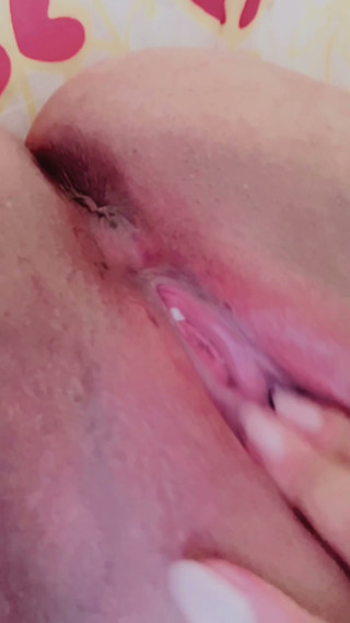Massaging my sweet pussy
