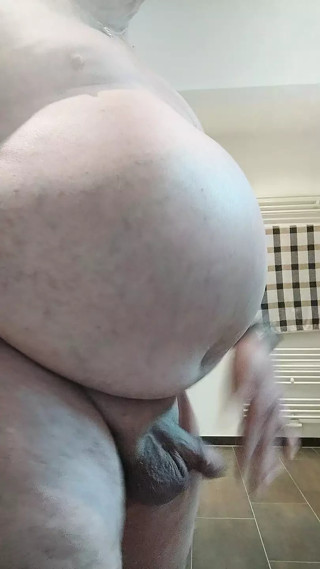 Hitting my cock is the hit