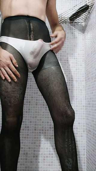 Pissing in my aunt's panties and collant thumbnail
