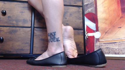 Black ballet flat dipping