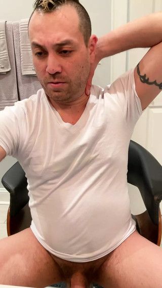 AustinT4400's newest video stroking his dick