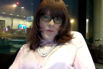 I'm waiting for my flight in the business lounge.