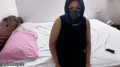 Pelacur berhijab. Dia membuatku bahagia aku membuatnya muncrat.