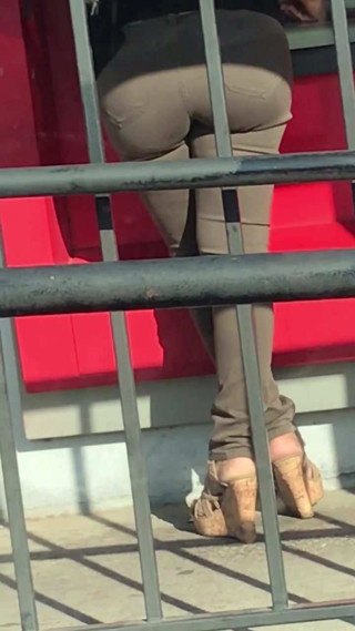 Milf with bubble butt
