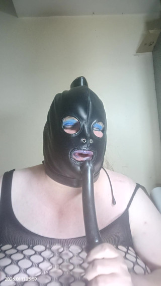 BBW TV sucks dildo and slaps her cheeks with it too thumbnail