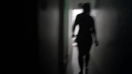 Filmando minha esposa de calcinha pela casa