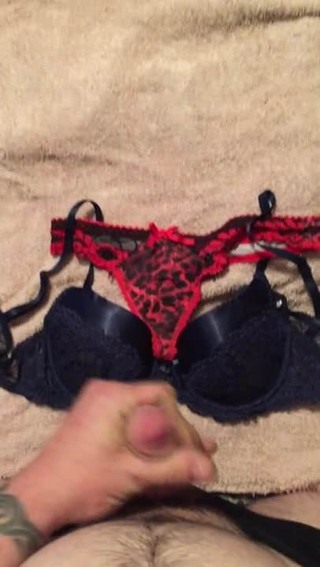 Sexxxy panties and bra get my cum