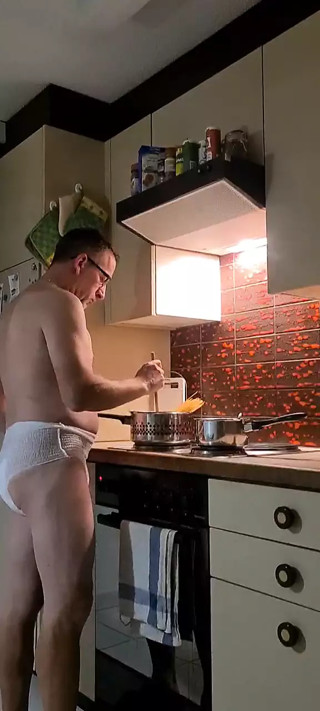 Cocking in diapers thumbnail
