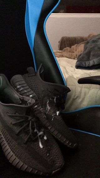 Cumming on my Yeezy