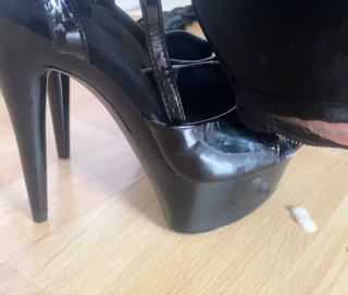 Cum on Heels Cuckold