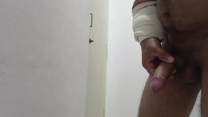 I feel like teasing sister-in-law, sister-in-law showed me naked on a video call, so my stood up