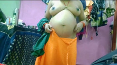 The neighbor sister-in-law of the village was called to the room