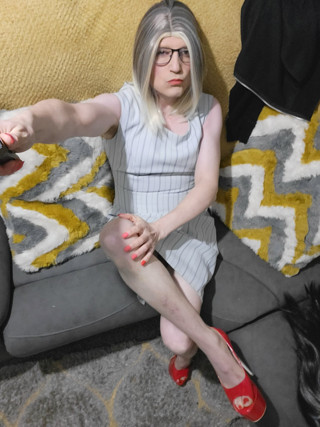 masterbating in red high heels and pink nails thumbnail