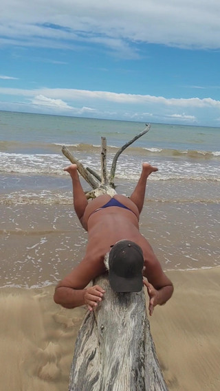 Ladysilva tanning her hot ass on the beach thumbnail