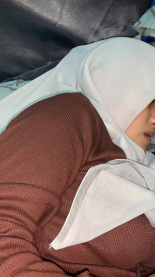 Colmekin Hijab Girl Gets Wet