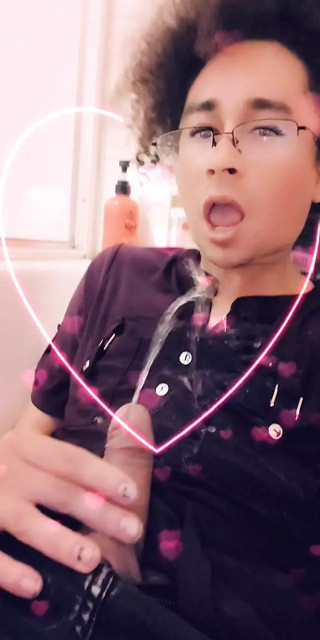 Little sissy pisses all over herself for daddy thumbnail