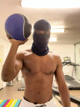 Keeping my shoulders, nice and tight for the sexy women