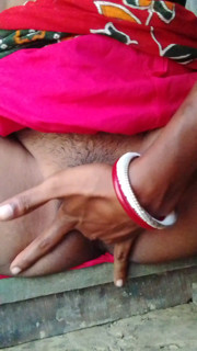 Desi bhabhi creame fingering