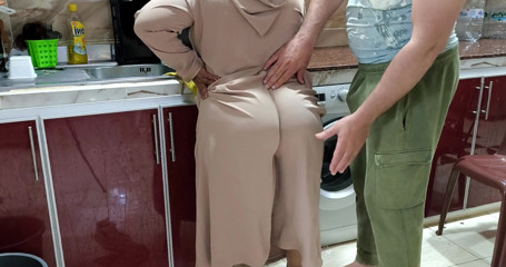 Egyptian Sharmota Get Her Pussy Wet in Kitchen Arabic Big Woman