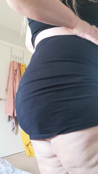 Just me shaking my big ass and big titties - Homemade Wife