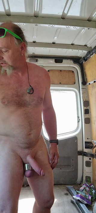 2021 Juni Parking naked in the car in front of the property