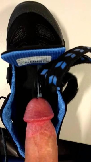 Cumming in Shoe