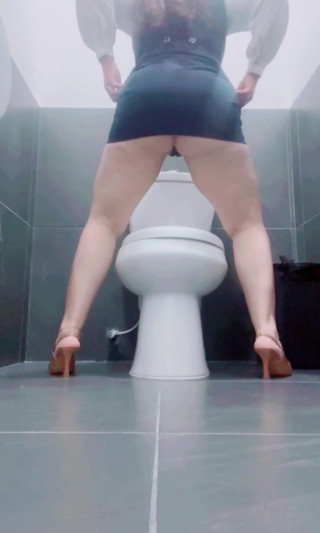 Hot ass Mexican buttock secretary takes off her entire uniform in office room milf masturbates with a dildo