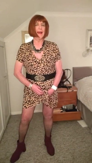 Carole Pleasures Herself