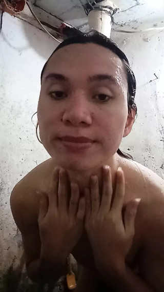 Naliligo sa Comport Room
