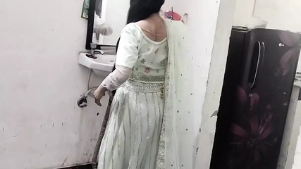 Muslim girl ko paise dekar jabar dasti pakad ke pel diya