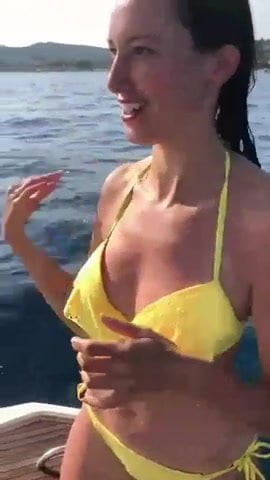 Delphine en maillot