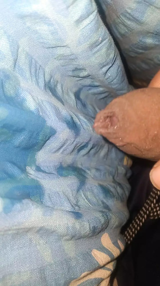 Any girl here who wanna swallow my cum