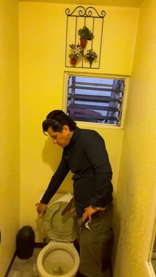 Piss, Peeing in the Office