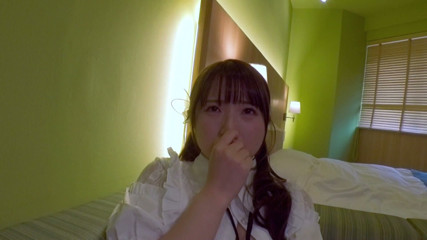 Yua (24), a baby-faced caregiver earning living expenses for her often ill mom, a nasty sex girl [Confirmed to become a sex buddy &rarr; pampering her chin]