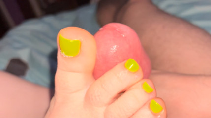 Beautiful feet pretty small toes footfetish footjob
