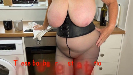 Mrs Mature Feet in the Kitchen 536